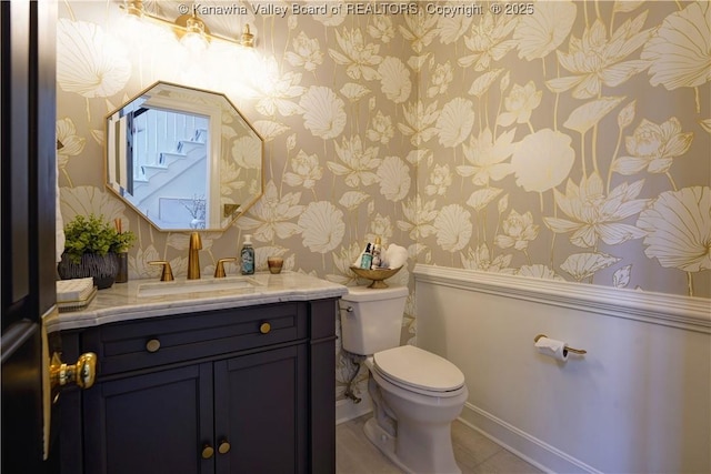 135 E Ridge Rd, Charleston, WV 25314 - bathroom with wallpapered walls and vanity