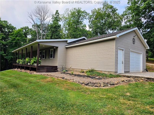 438 Tanglewood Dr, Point Pleasant, WV 25550 - view of side of property featuring a yard, driveway, and covered porch