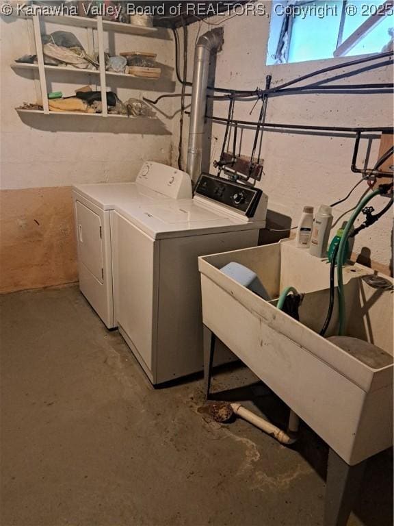 588 Saunders Creek Rd, Milton, WV 25541 - laundry room featuring independent washer and dryer
