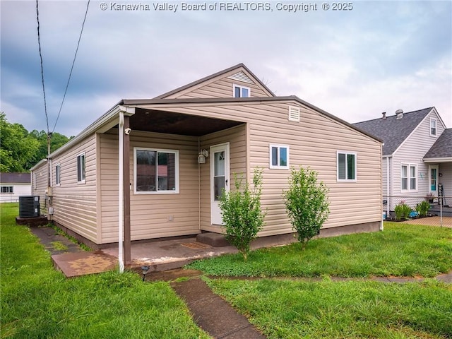 309 Kentucky Ave, Saint Albans, WV 25177 - view of front of house with a patio area