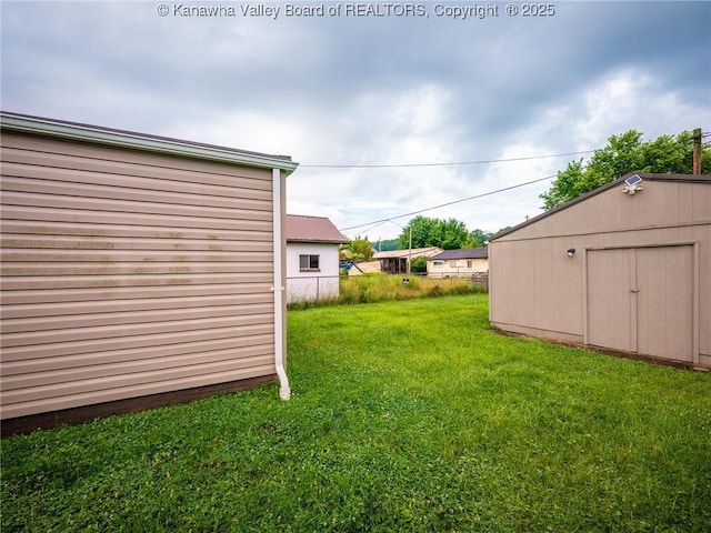 309 Kentucky Ave, Saint Albans, WV 25177 - view of yard featuring a storage shed