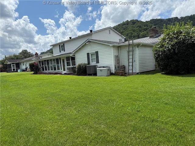 105 Sayer Cir, Logan, WV 25601 - back of property with a sunroom and a yard