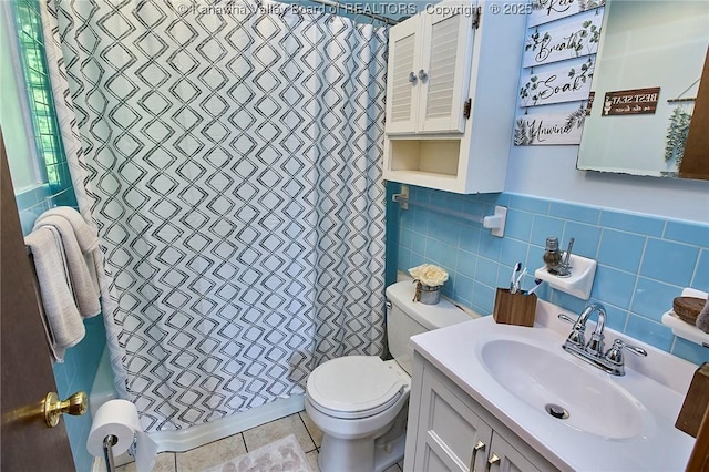 318 Monroe St, South Charleston, WV 25303 - bathroom featuring a shower with shower curtain, vanity, and tile walls