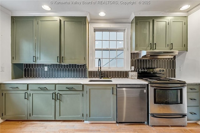887 Poplar Rd, Charleston, WV 25302 - kitchen featuring green cabinetry, appliances with stainless steel finishes, light countertops, backsplash, and light wood-type flooring