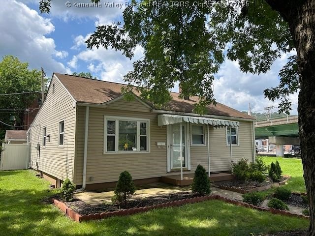 3503 Virginia Ave SE, Charleston, WV 25304 - bungalow featuring a front lawn