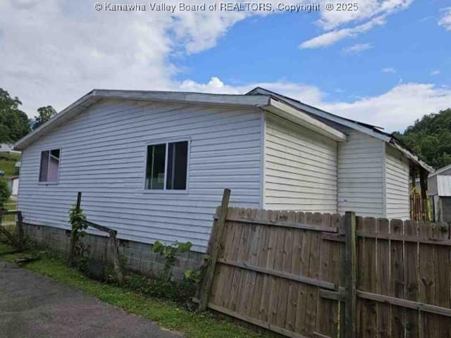 120 Rainbow Cir, Madison, WV 25130 - view of side of home