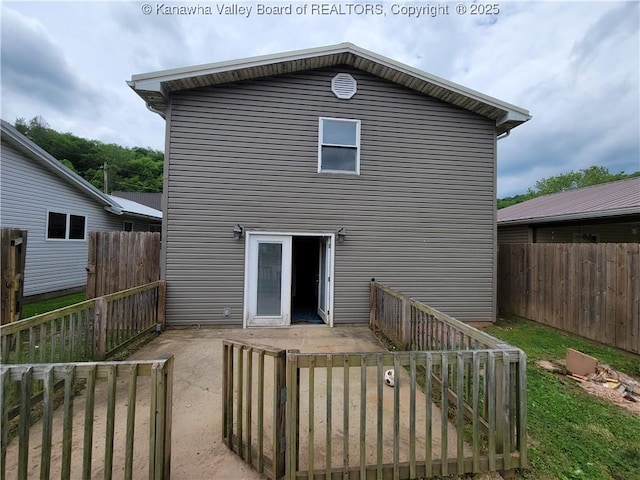 814 Madison Ave, Spencer, WV 25276 - rear view of house