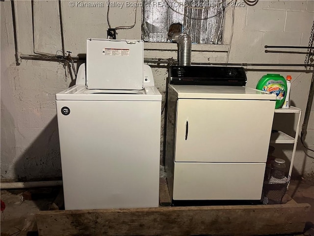 123 Valley Dr, Nitro, WV 25143 - laundry room featuring independent washer and dryer and concrete block wall