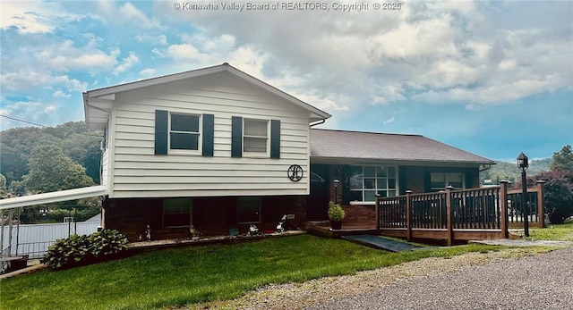 1816 Winding Hill Dr, Sissonville, WV 25320 - tri-level home featuring a front yard and a porch