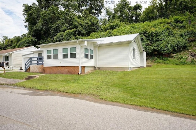 1009 Midway Dr, Dunbar, WV 25064 - view of front of property featuring a front lawn and view of scattered trees