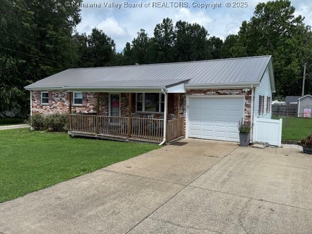 215 Ivywood St, Eleanor, WV 25070 - photo 1
