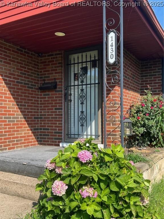 1430 Sattes Cir, Nitro, WV 25143 - photo 2