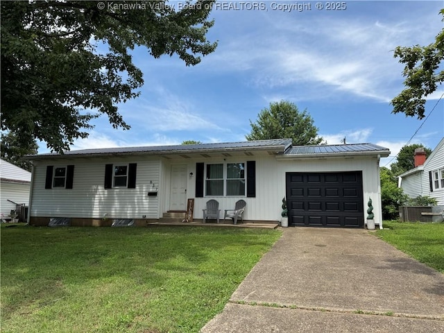 637 Douglas Ave, Ravenswood, WV 26164 - photo 1