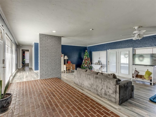 living room featuring a wealth of natural light and ceiling fan