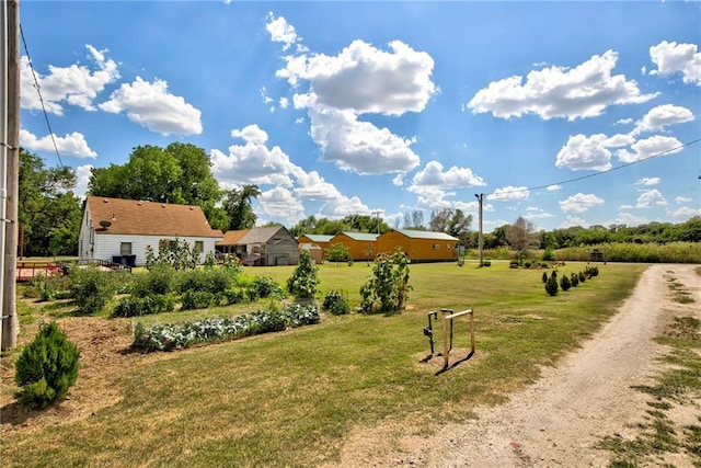 304 W Oak St, Canton, OK 73724 - view of green lawn