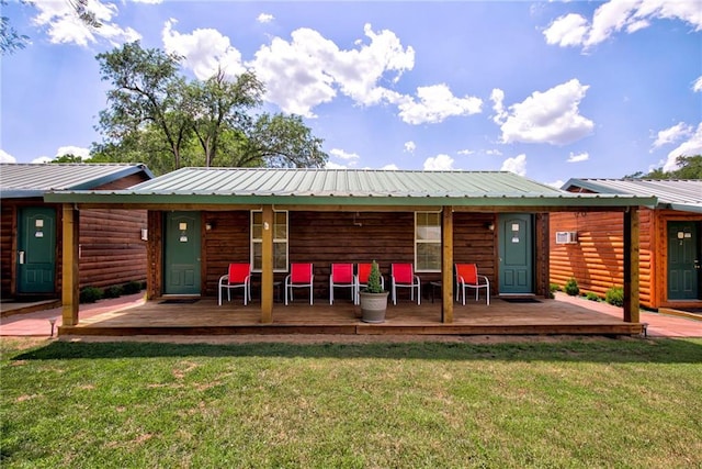 back of house featuring a lawn