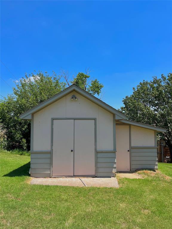 1207 N Illinois St, Weatherford, OK 73096 - photo 28