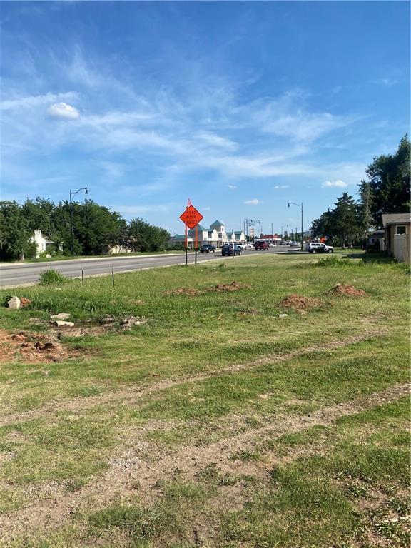 5305 N Macarthur Blvd, Warr Acres, OK 73122