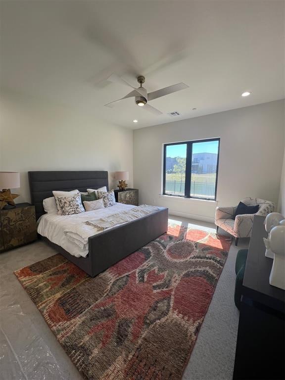 bedroom with ceiling fan