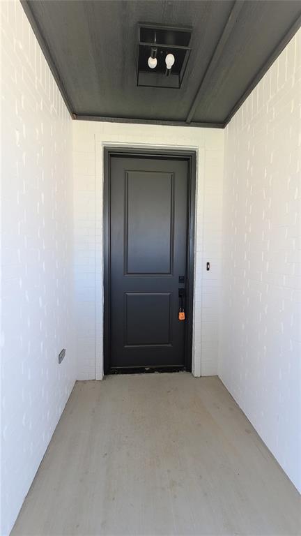 108 Tralee Ct, Yukon, OK 73099 - view of doorway to property
