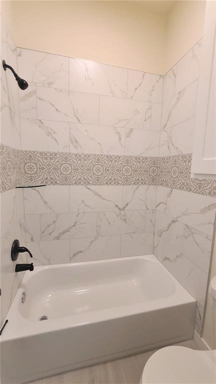 108 Tralee Ct, Yukon, OK 73099 - full bathroom with toilet and tub / shower combination