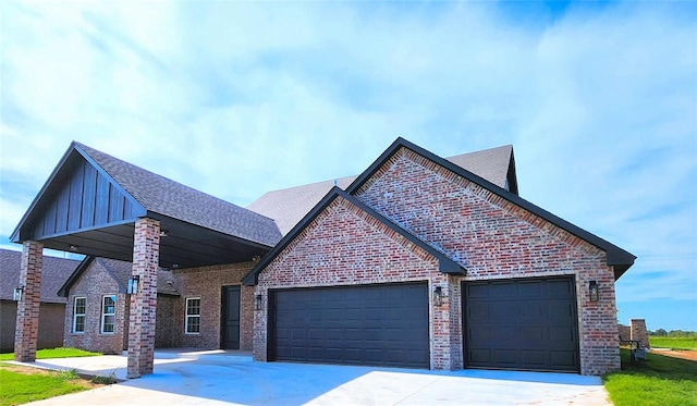 view of front facade featuring a garage