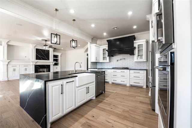 5900 N Choctaw Rd, Choctaw, OK 73020 - kitchen with dark countertops, stainless steel appliances, a ceiling fan, crown molding, and decorative backsplash