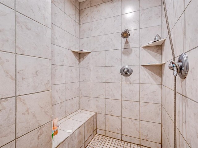 1419 W Royal Oaks Rd, Pauls Valley, OK 73075 - full bathroom with tiled shower
