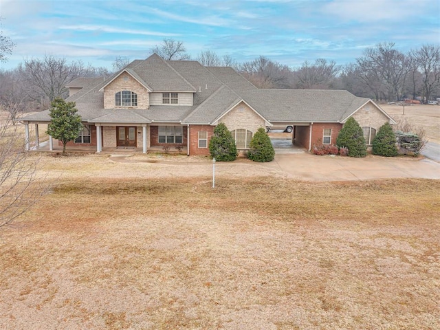 1419 W Royal Oaks Rd, Pauls Valley, OK 73075 - view of front of house featuring roof with shingles, concrete driveway, and a front yard