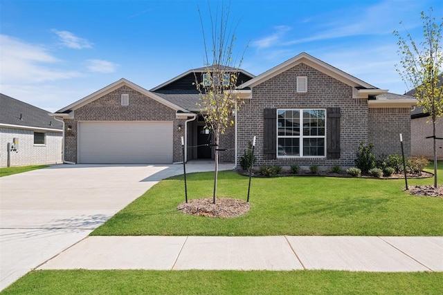 view of front of property featuring a front yard and a garage