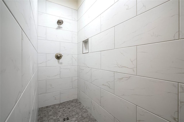 bathroom featuring tiled shower