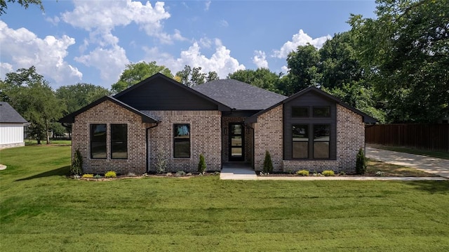 view of front of home featuring a front lawn