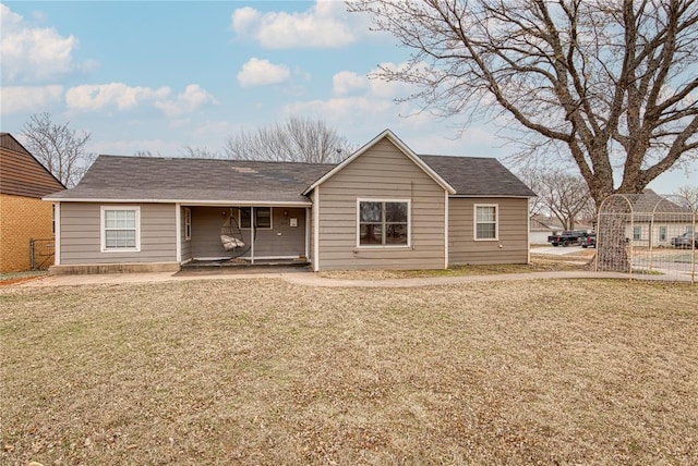 view of front of property with a front yard