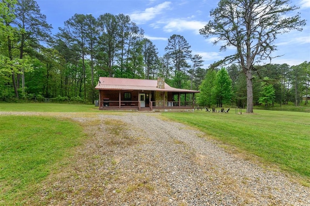 view of front of house featuring a porch and a front lawn