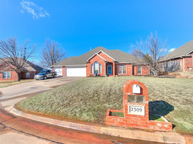 view of front of home featuring a front yard and a garage