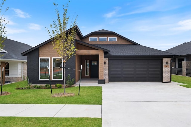 view of front of property featuring a front yard and a garage