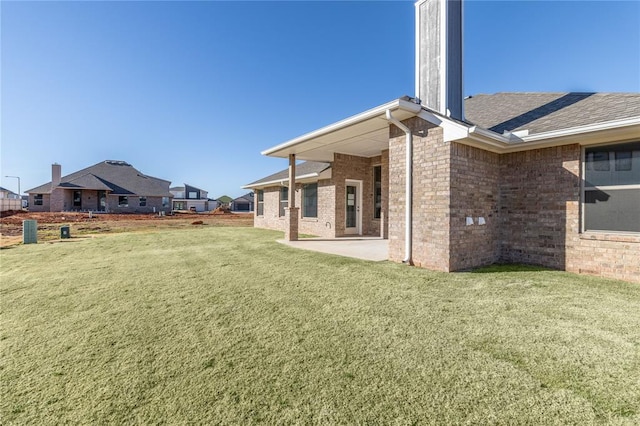 view of yard featuring a patio