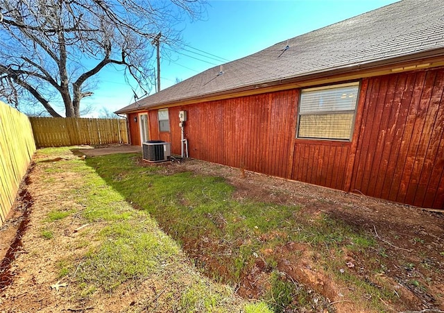 view of yard featuring cooling unit