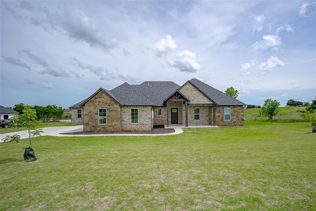 view of front of home featuring a front lawn