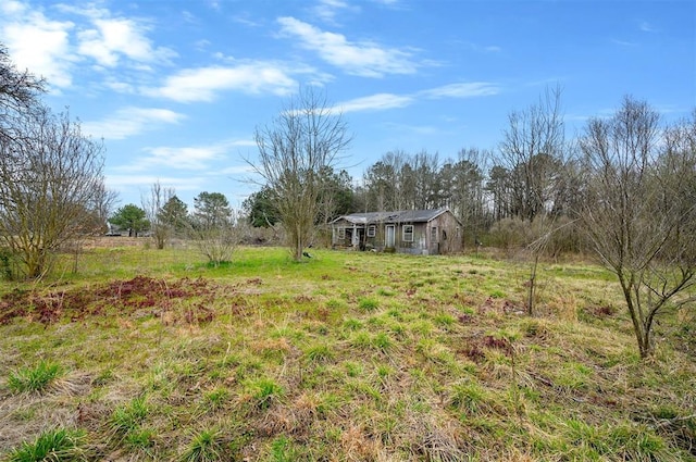 view of yard with a rural view and an outdoor structure