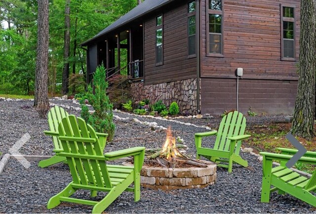 view of yard with a fire pit