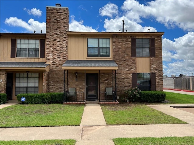 view of front of house featuring a front yard