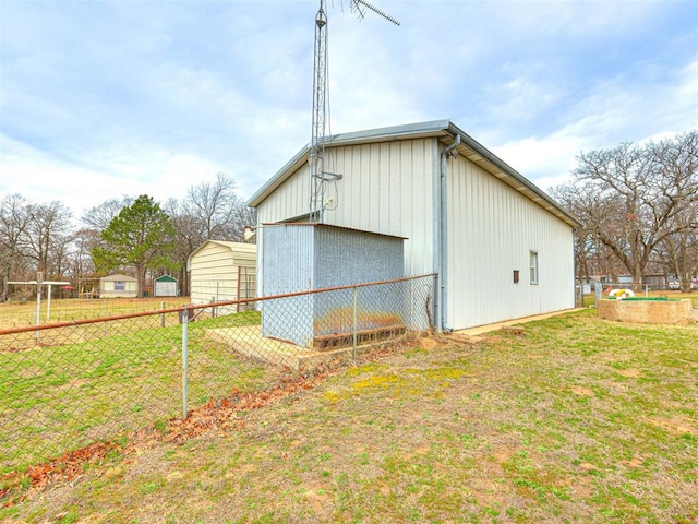 exterior space featuring a yard and an outdoor structure