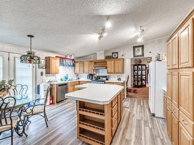 kitchen with pendant lighting, light hardwood / wood-style flooring, vaulted ceiling, a textured ceiling, and stainless steel appliances