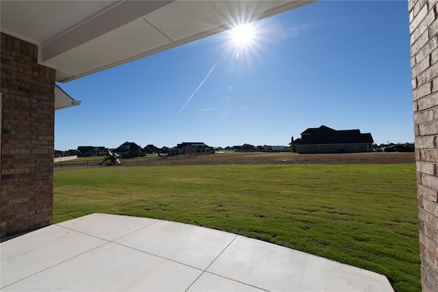 view of yard featuring a patio area