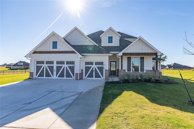 view of front of property featuring a front yard