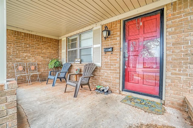 property entrance featuring a porch