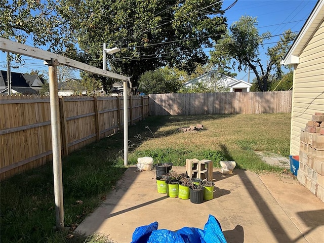 view of yard featuring a patio