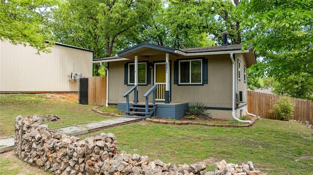 view of front of house featuring a front lawn