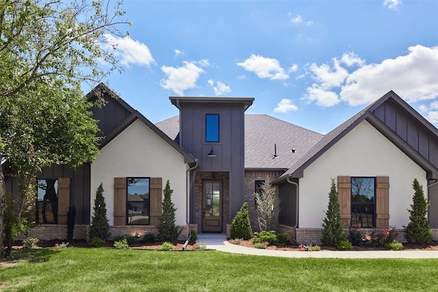 view of front of property with a front lawn